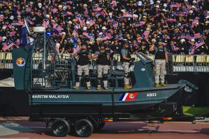 布城广场国庆彩排欢声雷动 旗海飘扬点燃高昂爱国情怀