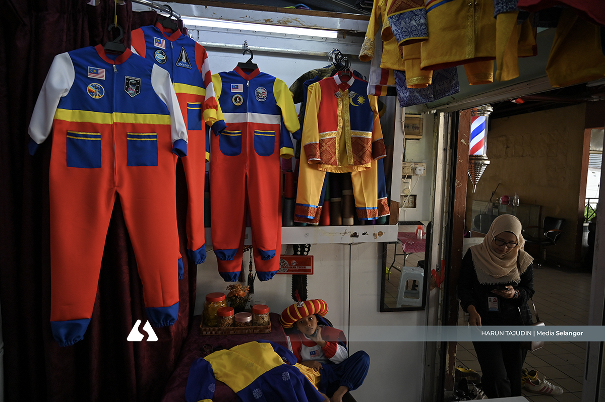 Jahitan baju merdeka Normadihah tarik pelanggan dari seluruh negara 