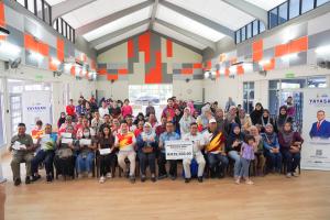 Yayasan MBI, pejabat tanah salur bantuan kepada 52 mangsa ribut Taman Ria