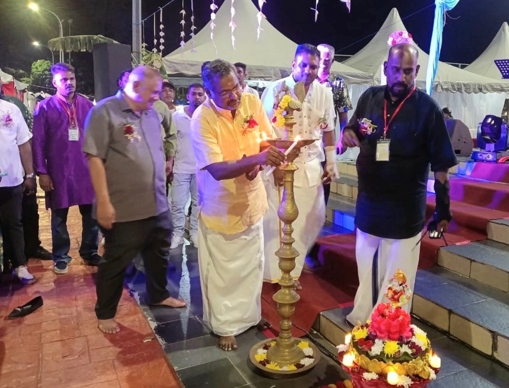 மோரிப் கடற்கரையில் ஆடி பெருக்கு கலை நிகழ்ச்சி