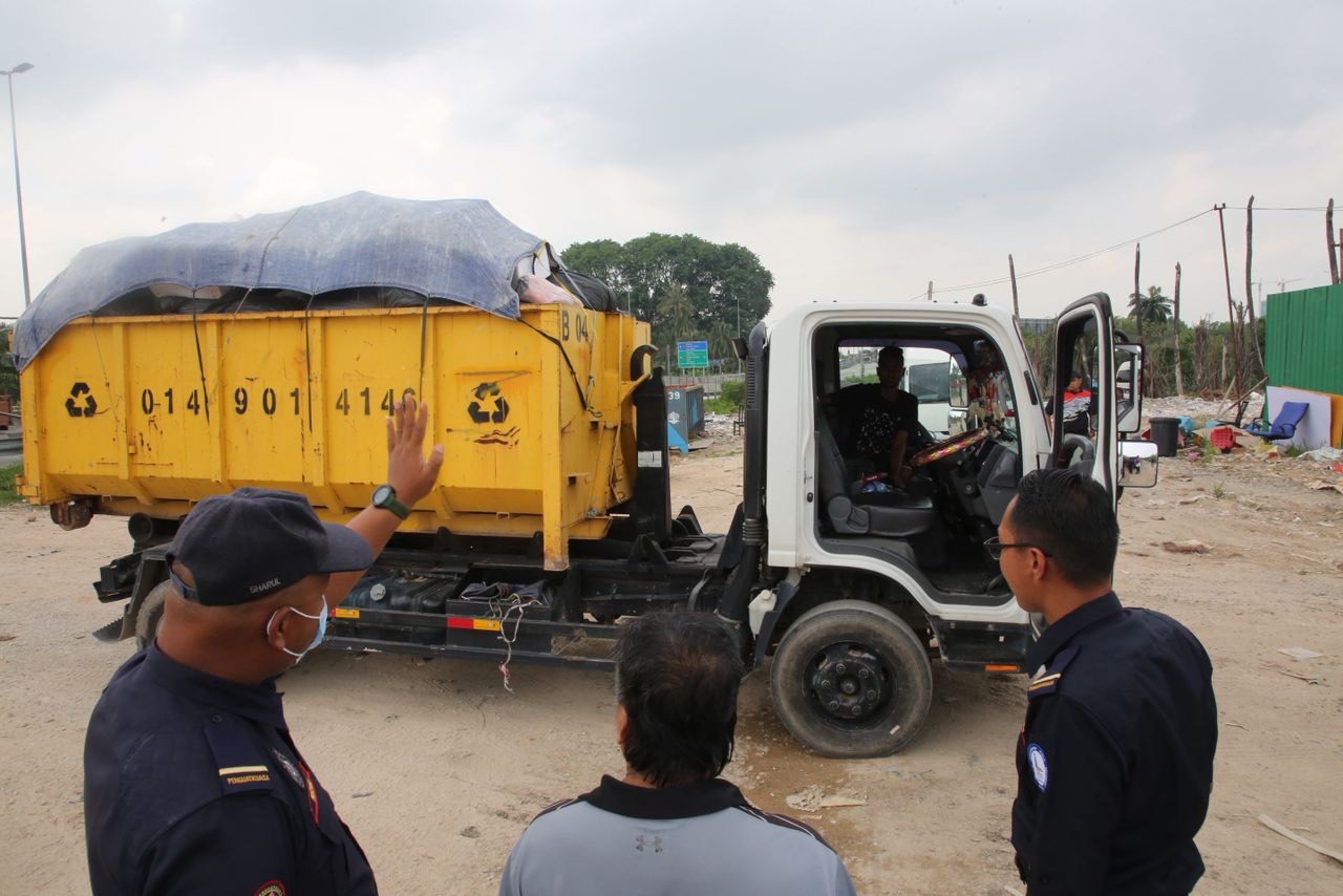 PTG Selangor gempur tapak sampah haram di Ijok