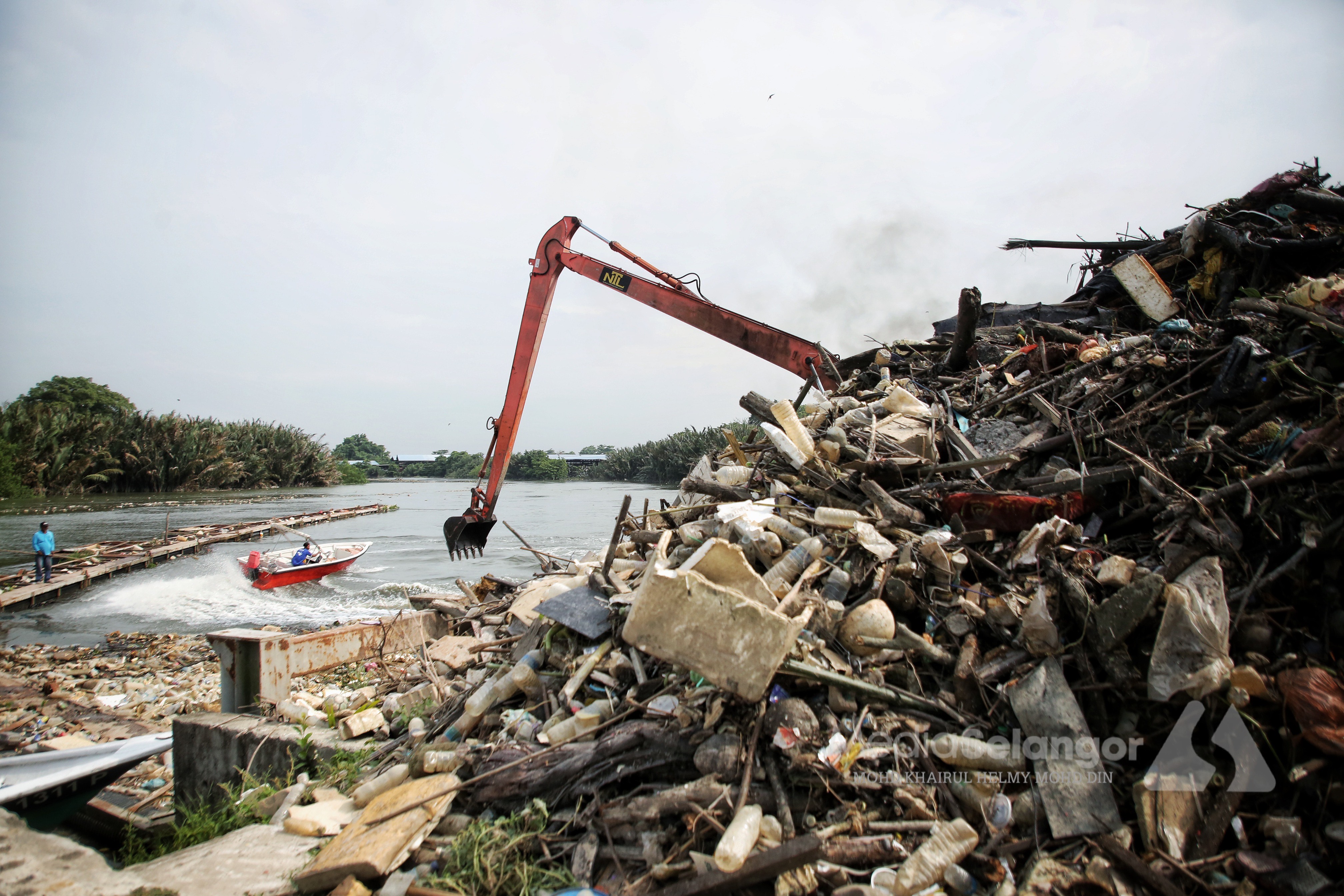 Cleaner Sg Klang brings relief to fishermen