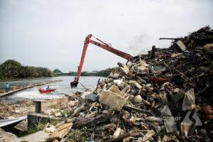 Cleaner Sg Klang brings relief to fishermen