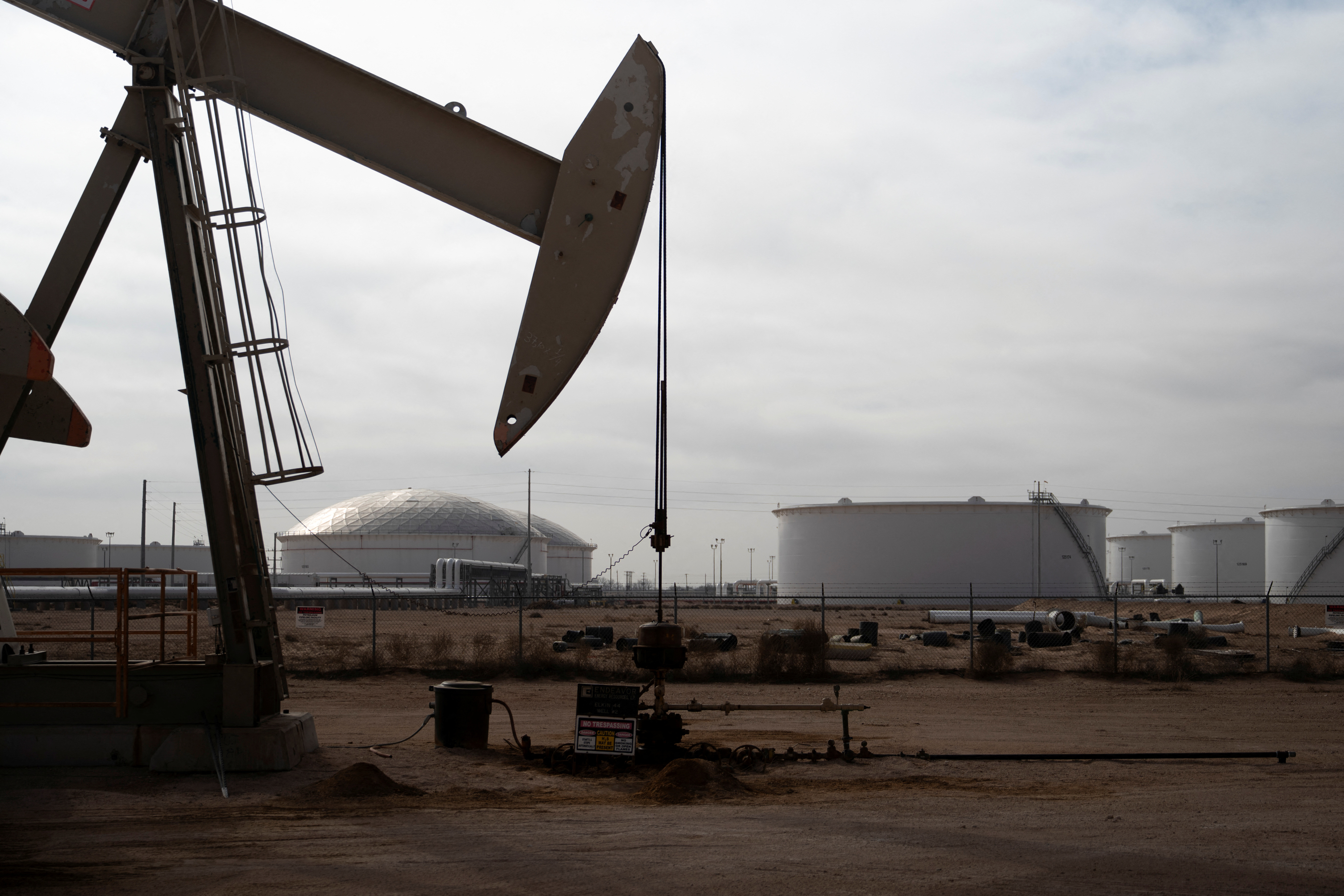 Oil slips as market weighs end of US summer driving, India supply dilemma