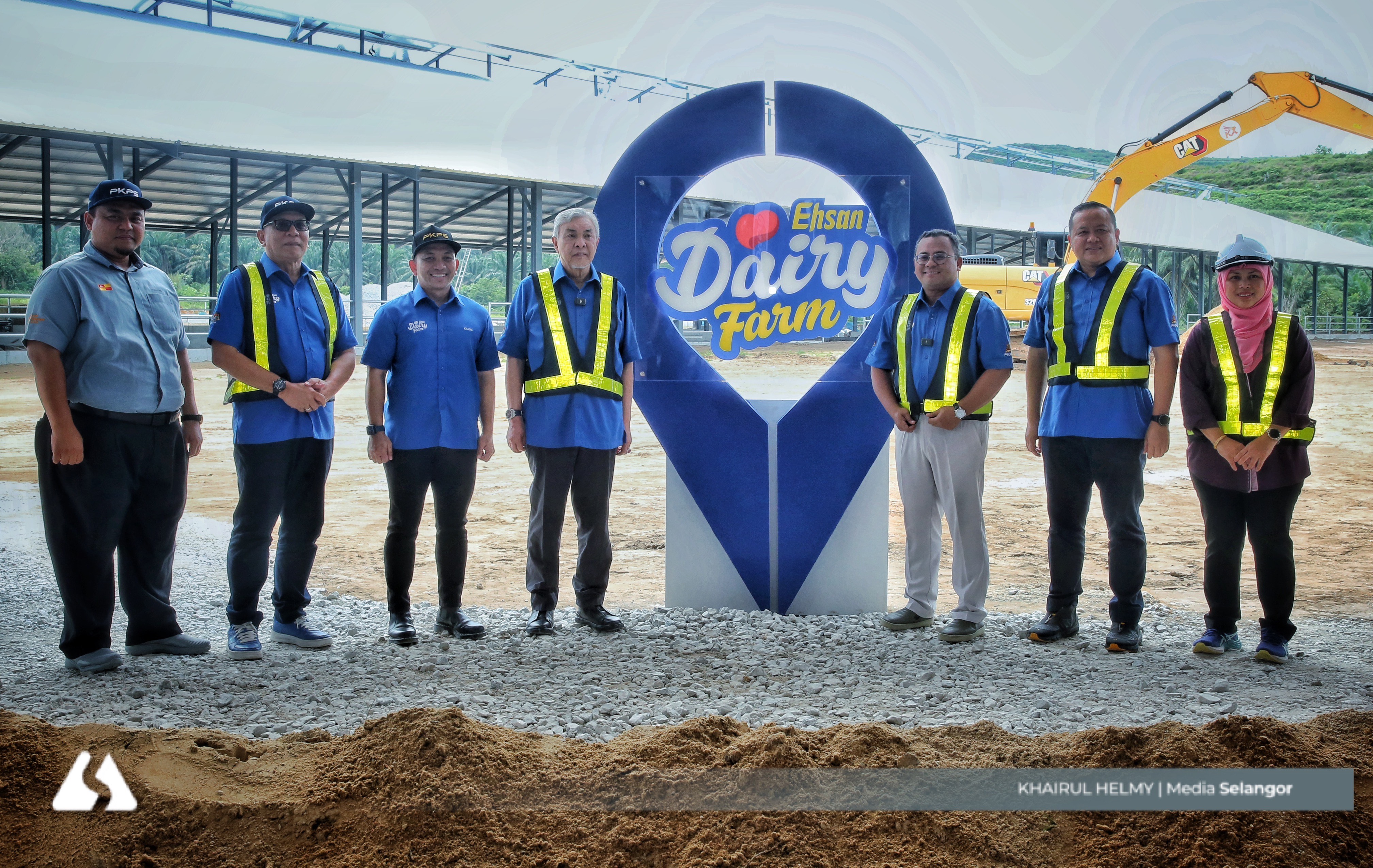 Zahid, Amirudin break ground on Ehsan Dairy Farm