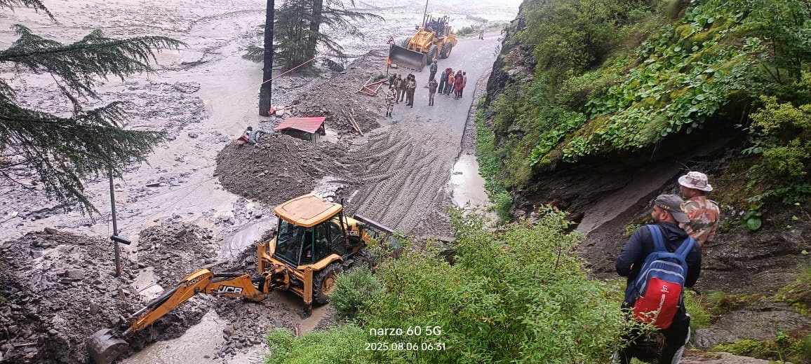Helicopters rescue people stranded by floods on key India pilgrim route