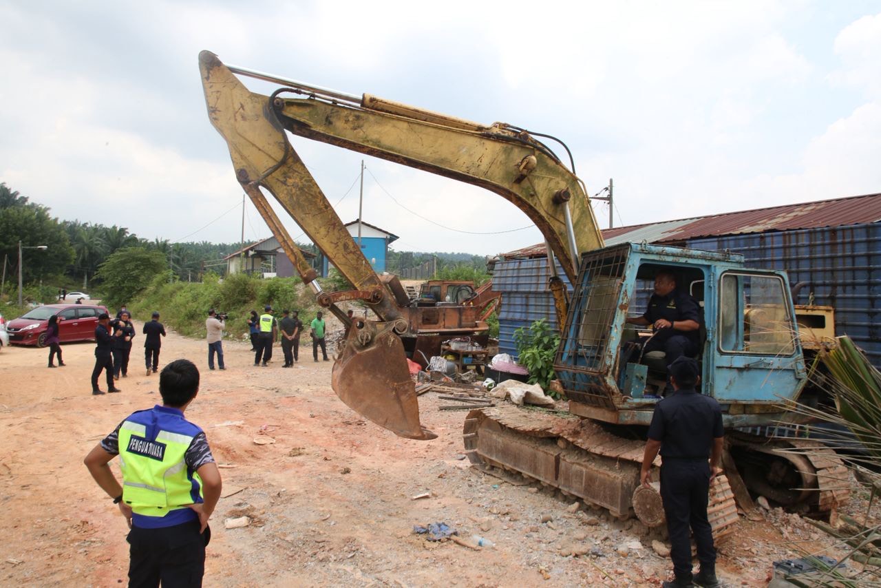 Tapak sampah haram Ijok: MPKS keluar 313 kompaun