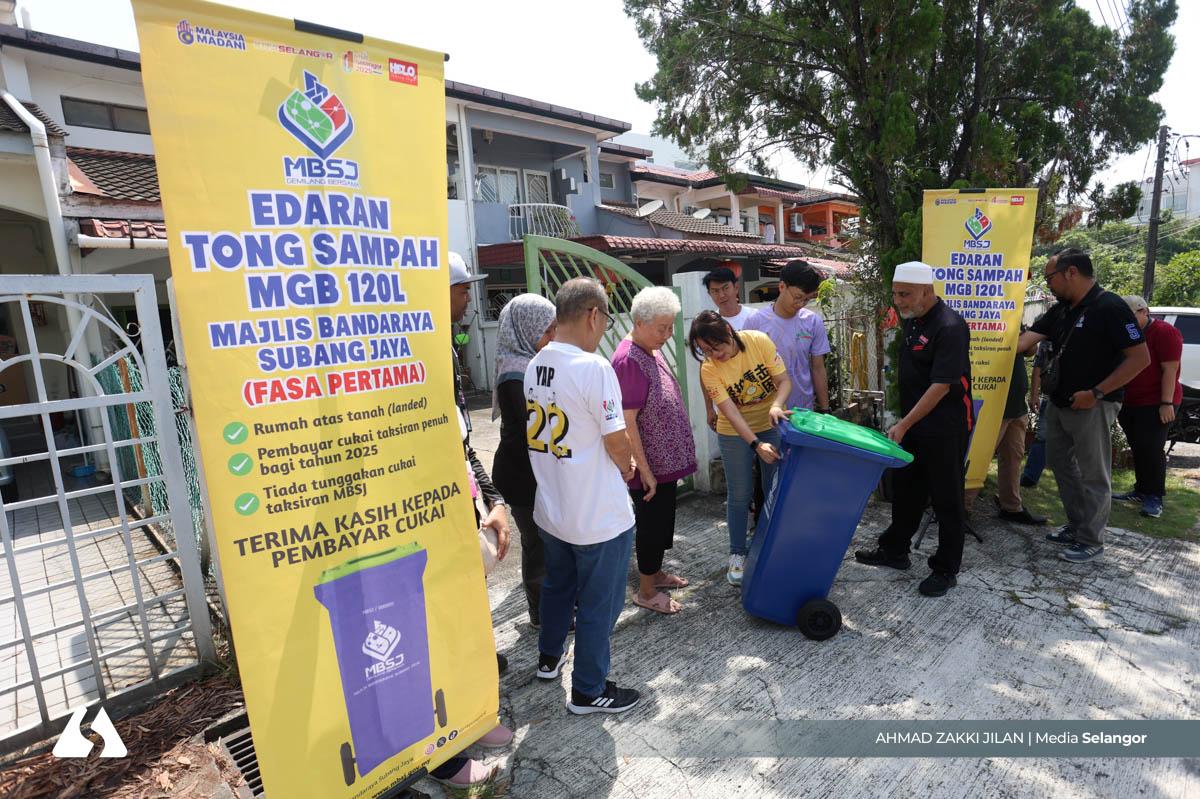 Penghargaan MBSJ: 773 penduduk Seri Kembangan terima tong sampah percuma