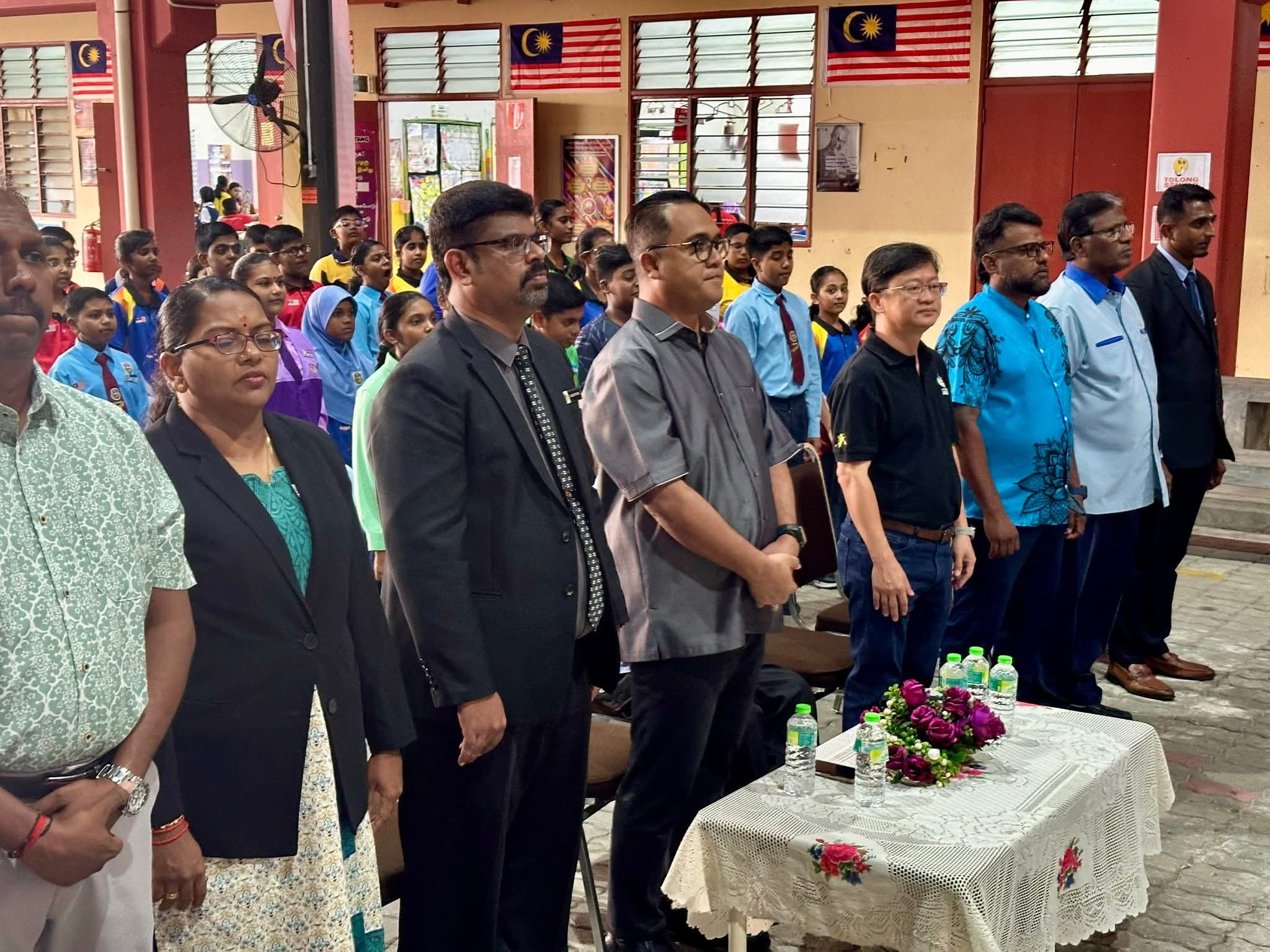 மாணவர்களின் கல்வி, தொழில் வளர்ச்சிக்கு ஆங்கில மொழி அவசியம் - அப்பாஸ் அஸ்மி