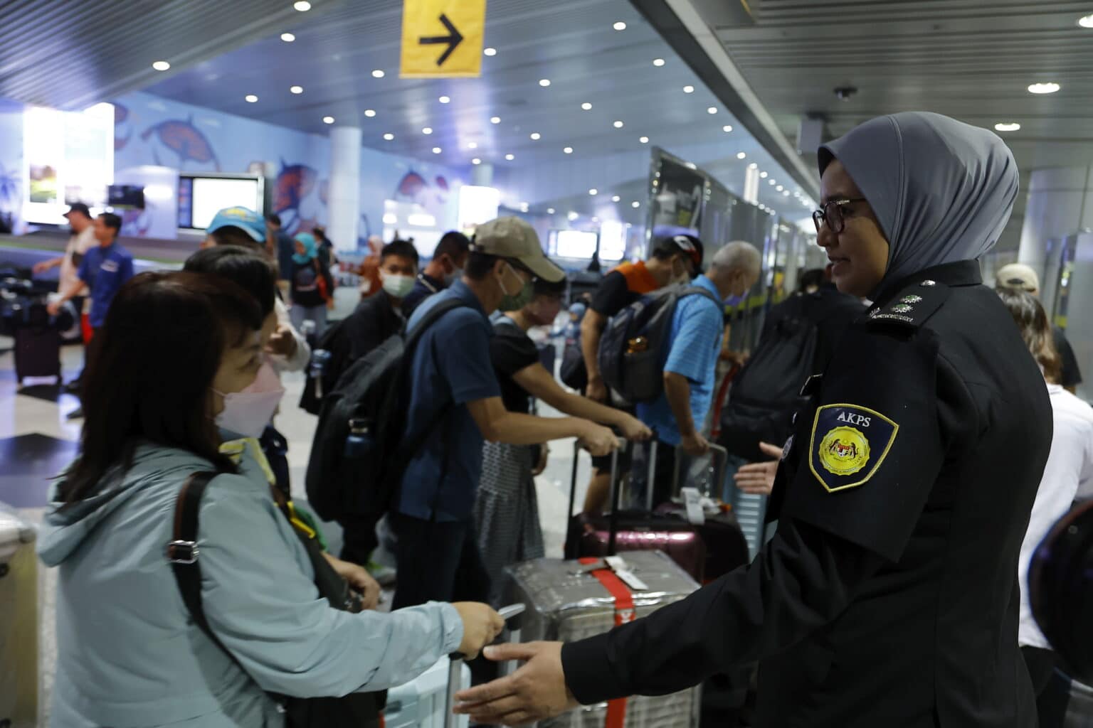 Wanita warga China ditahan di KLIA, bertindak agresif cederakan pegawai imigresen