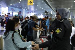 Wanita warga China ditahan di KLIA, bertindak agresif cederakan pegawai imigresen