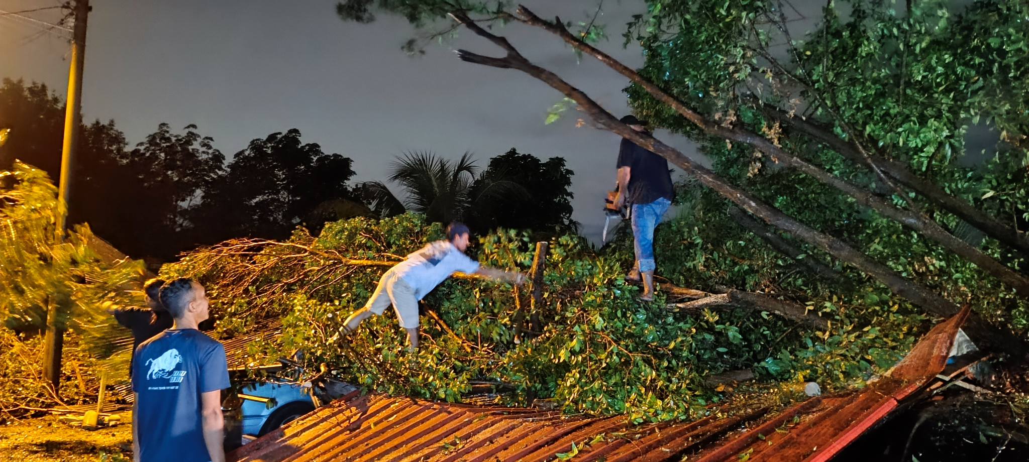 புயலால் பாதிக்கப்பட்டவர்களுக்கு மனிதாபிமான உதவிகளை எம்பிஐ வழங்குகிறது