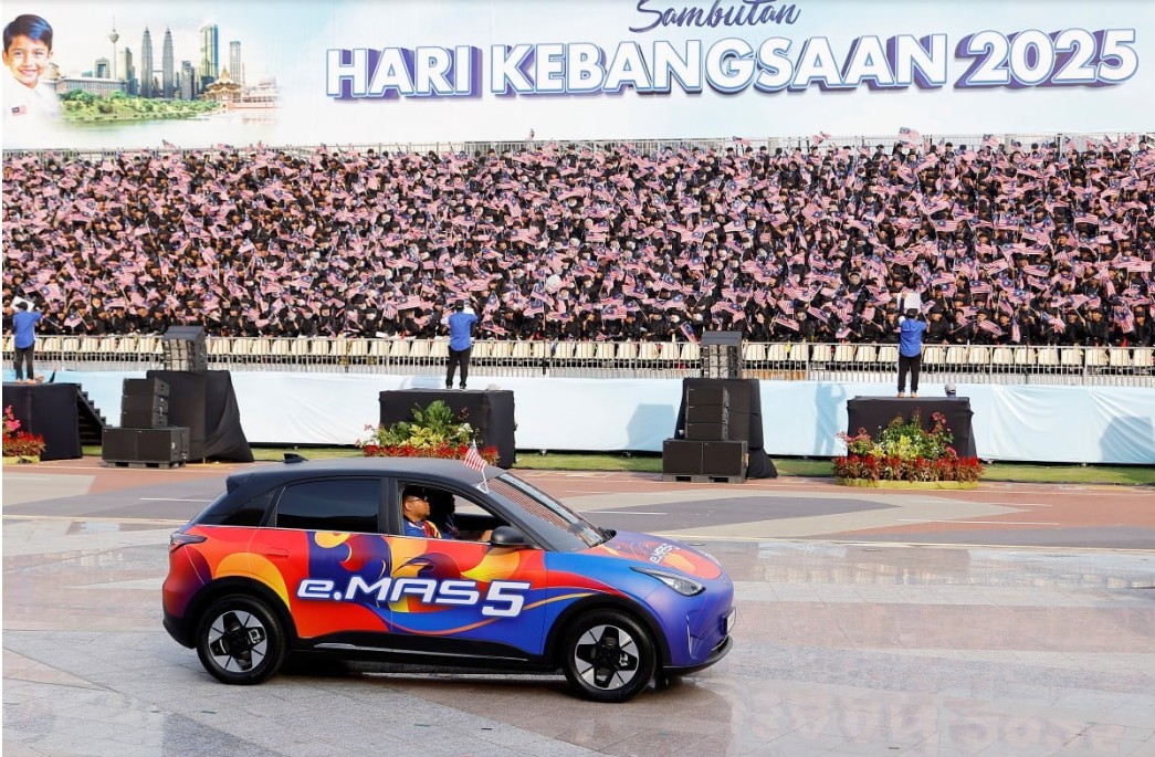 Lebih 100,000 rakyat warnai Merdeka 2025, PM beri isyarat tanda bagus