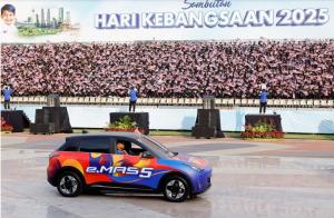 Penampilan sulung Proton e.MAS 5 curi perhatian ribuan pengunjung di Dataran Putrajaya