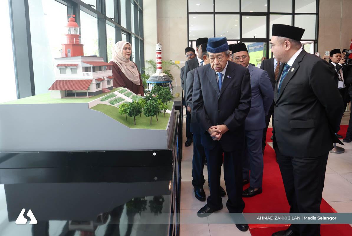 Sultan Selangor berkenan rasmi Menara Dius Api di Pelabuhan Klang