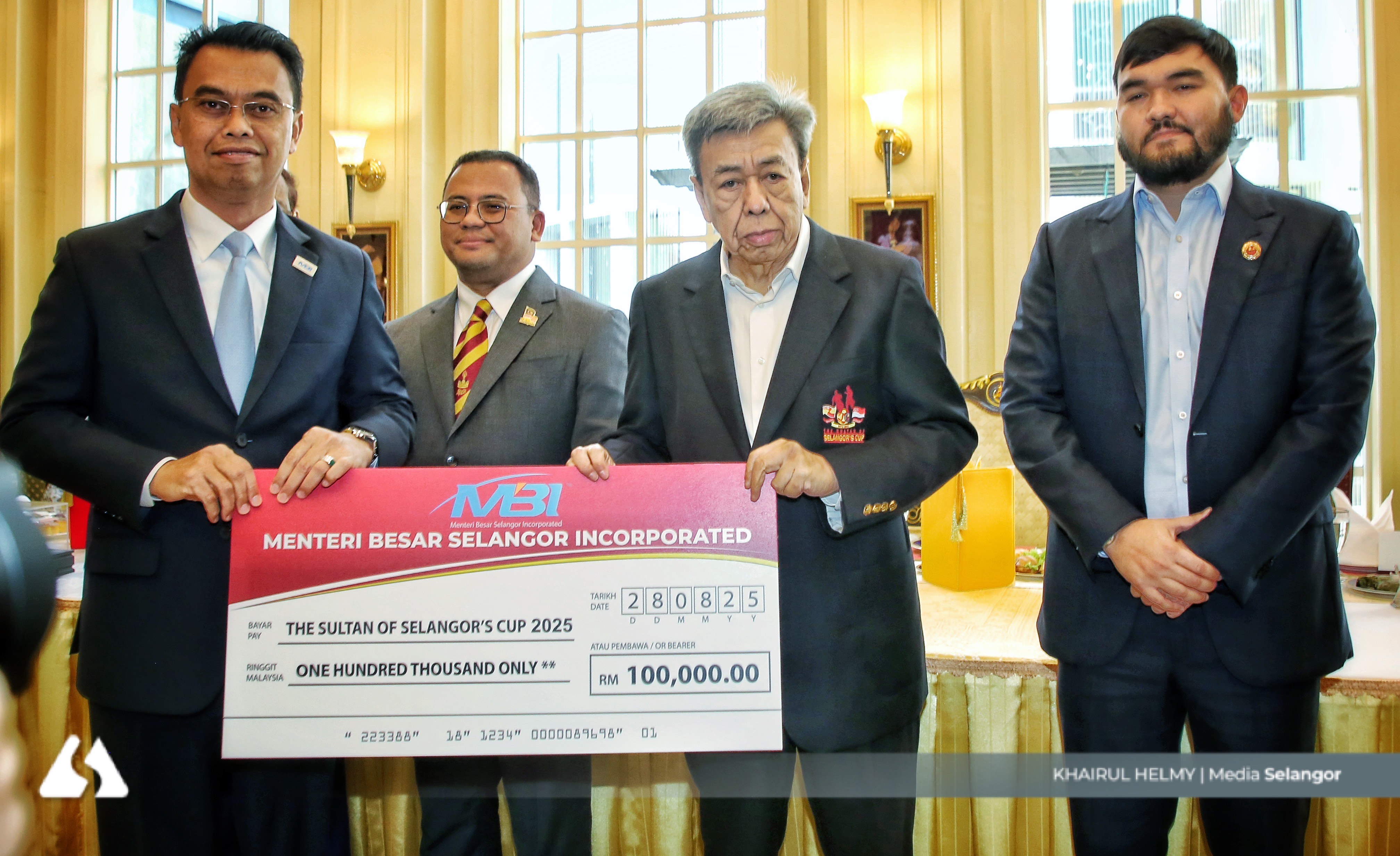 Sultan Selangor berkenan terima tajaan TSSC bernilai RM1.5 juta, dua kereta menanti penonton 