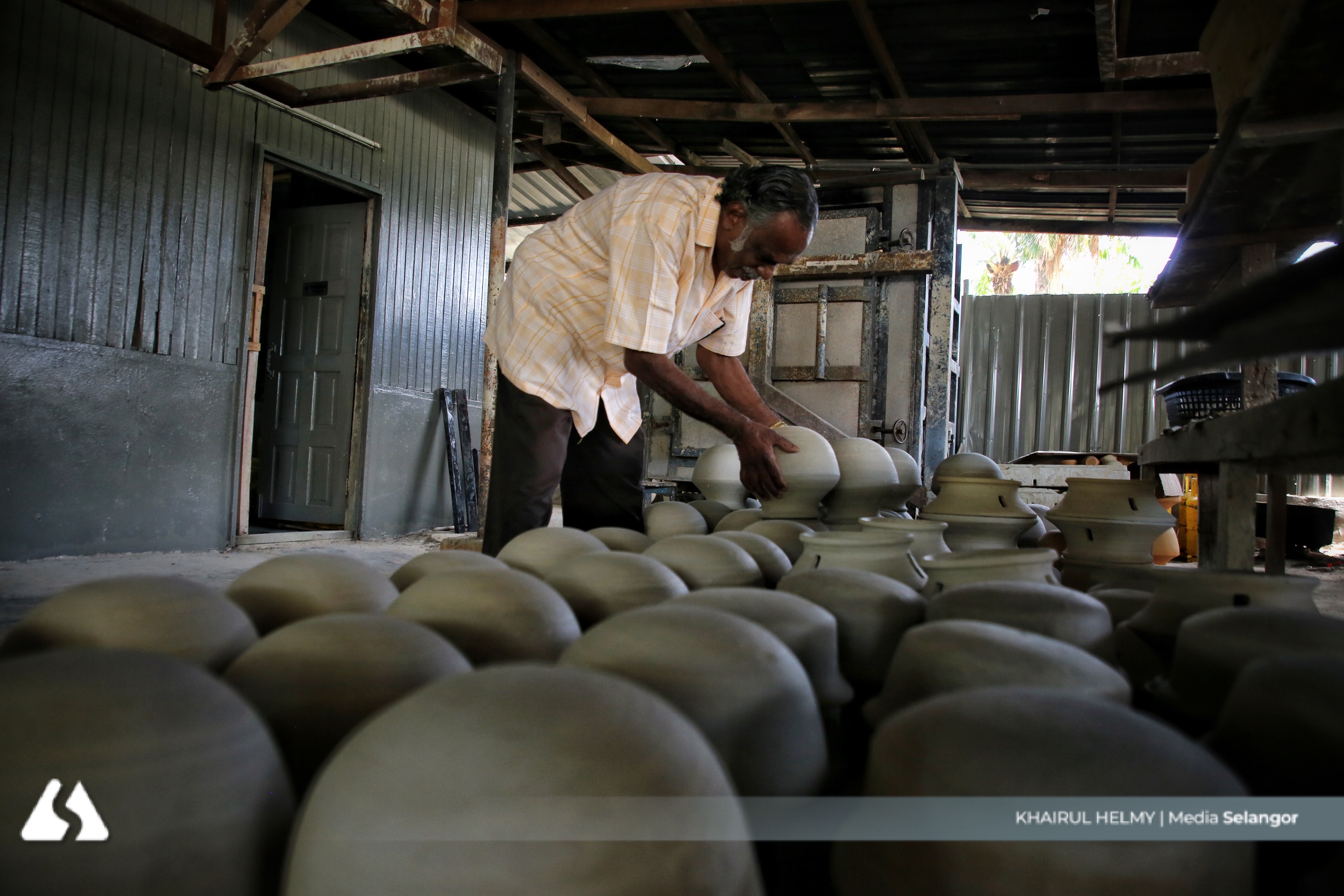 Tembikar tradisional: Keindahan warisan yang kian terpinggir
