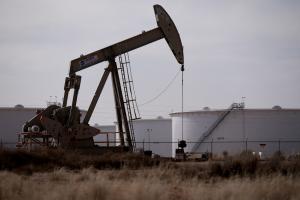 Oil falls ahead of Trump-Putin summit in Alaska