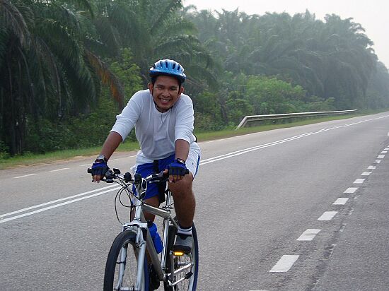 Nak lenyek, nak bunuh? Pengayuh basikal jawab kecaman warganet