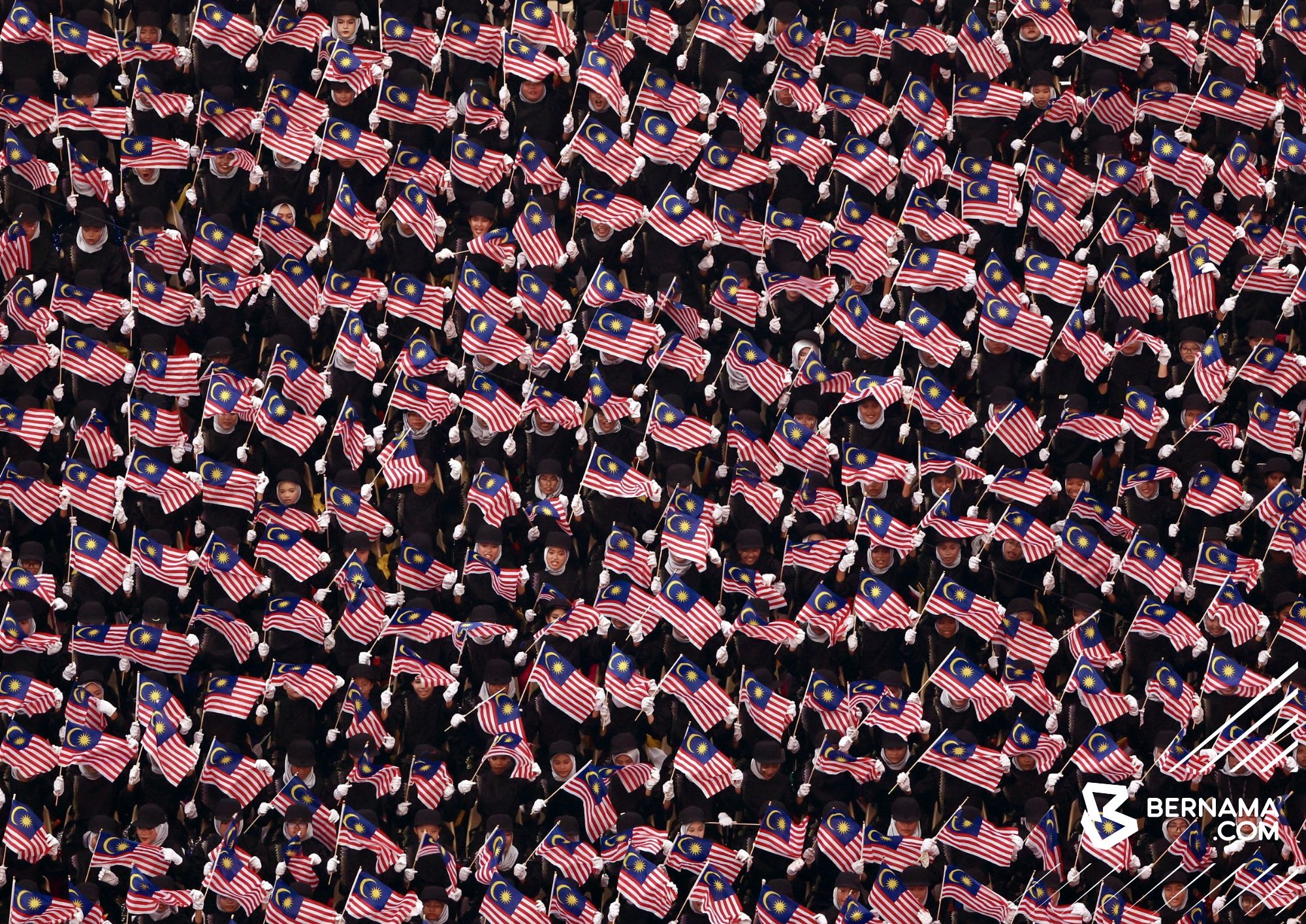 Warna-warni perarakan Hari Kebangsaan semarak jiwa patriotik