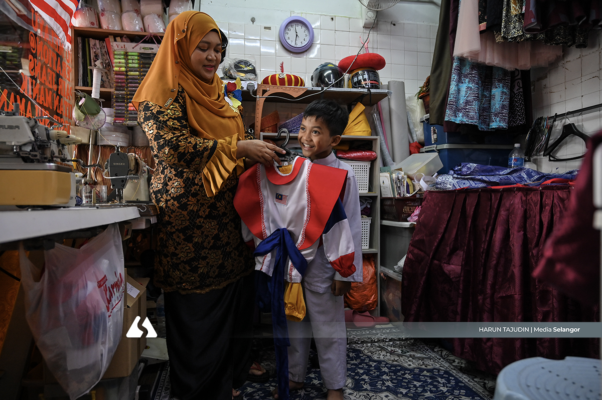 Jahitan baju merdeka Normadihah tarik pelanggan dari seluruh negara 