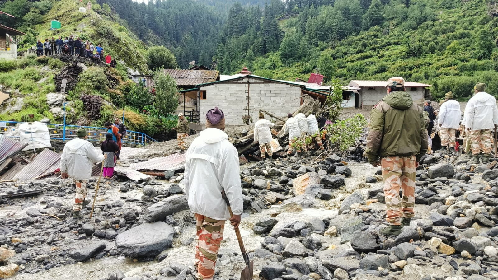 Landslides, blocked roads hamper Indian flood rescue effort