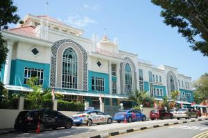 Singapore steps up security after mosques receive suspicious meat parcels
