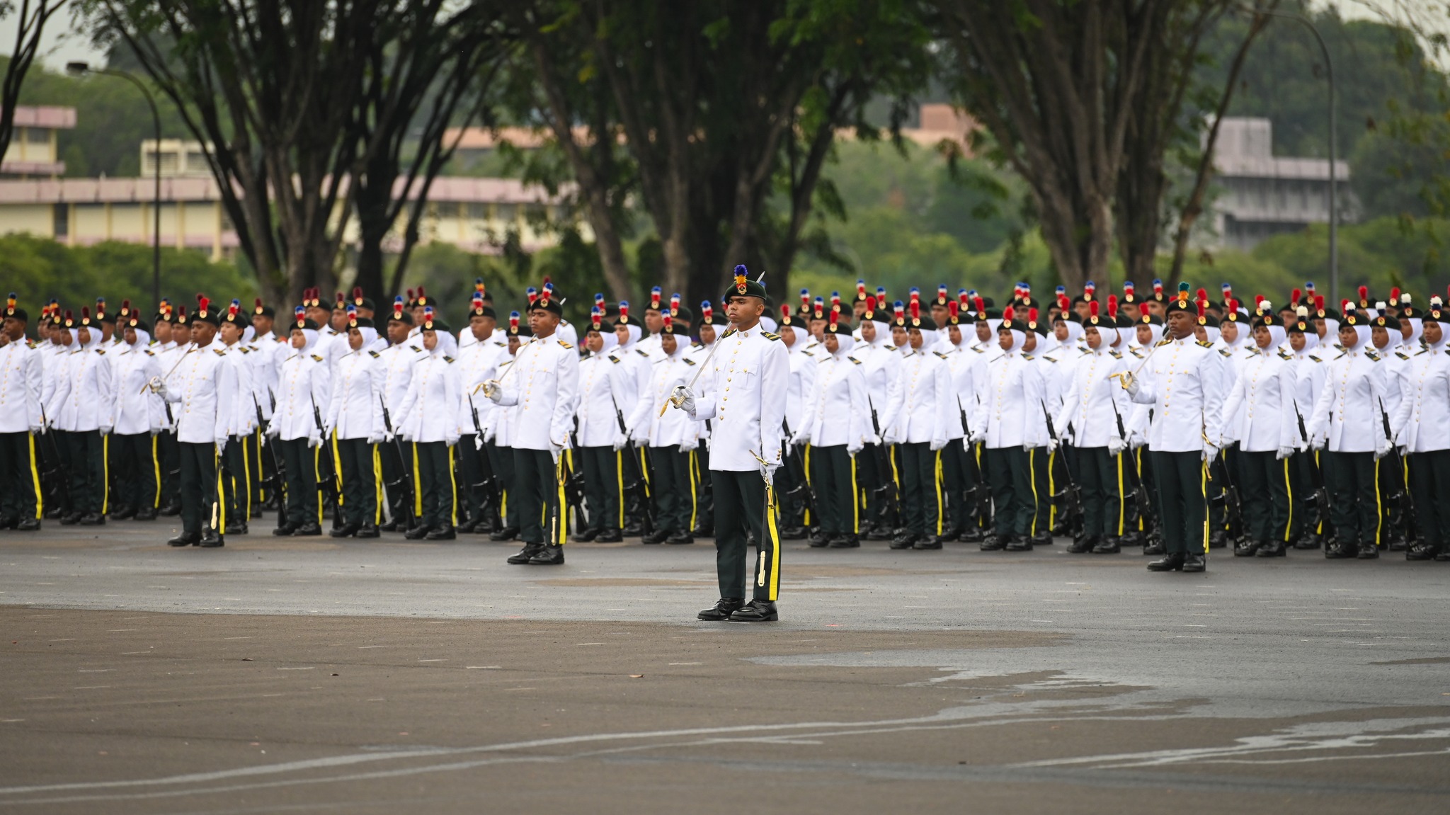 Raja Muda Selangor berkenan sempurnakan pentauliahan 1,927 pegawai kadet Palapes