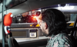 சிங்கப்பூரியர்கள் QR குறியீட்டை மட்டுமே பயன்படுத்தி சோதனை சாவடிகளை கடக்கலாம்