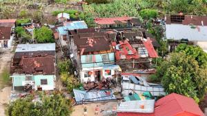 பந்தாய் ரெமிஸில்  புயல் - 18 வீடுகள், பள்ளிவாசல் சேதம்