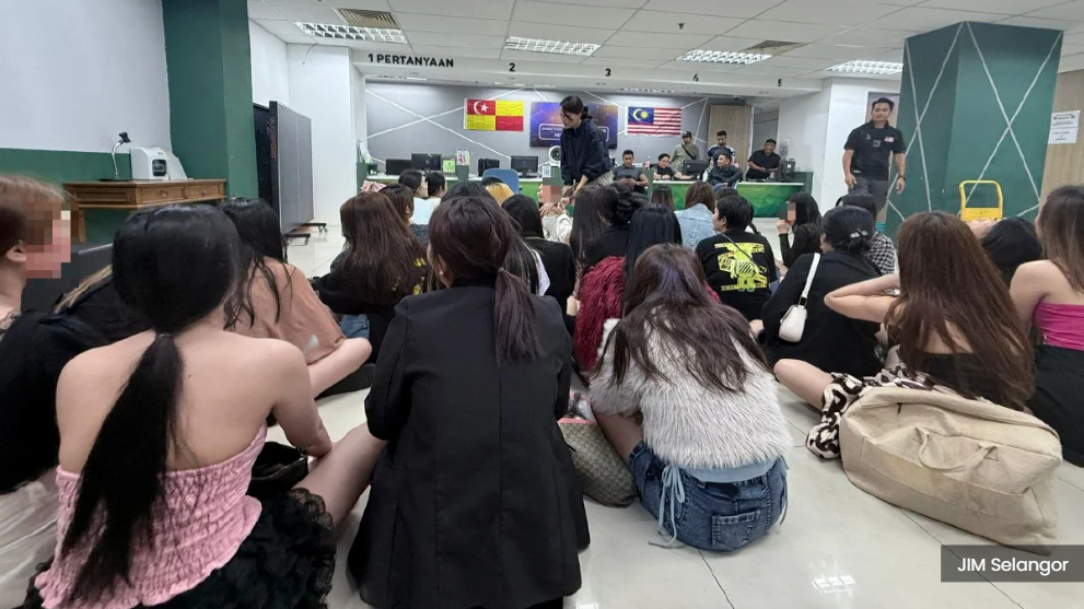 以WhatsApp预约服务 移民局捕30外籍女公关