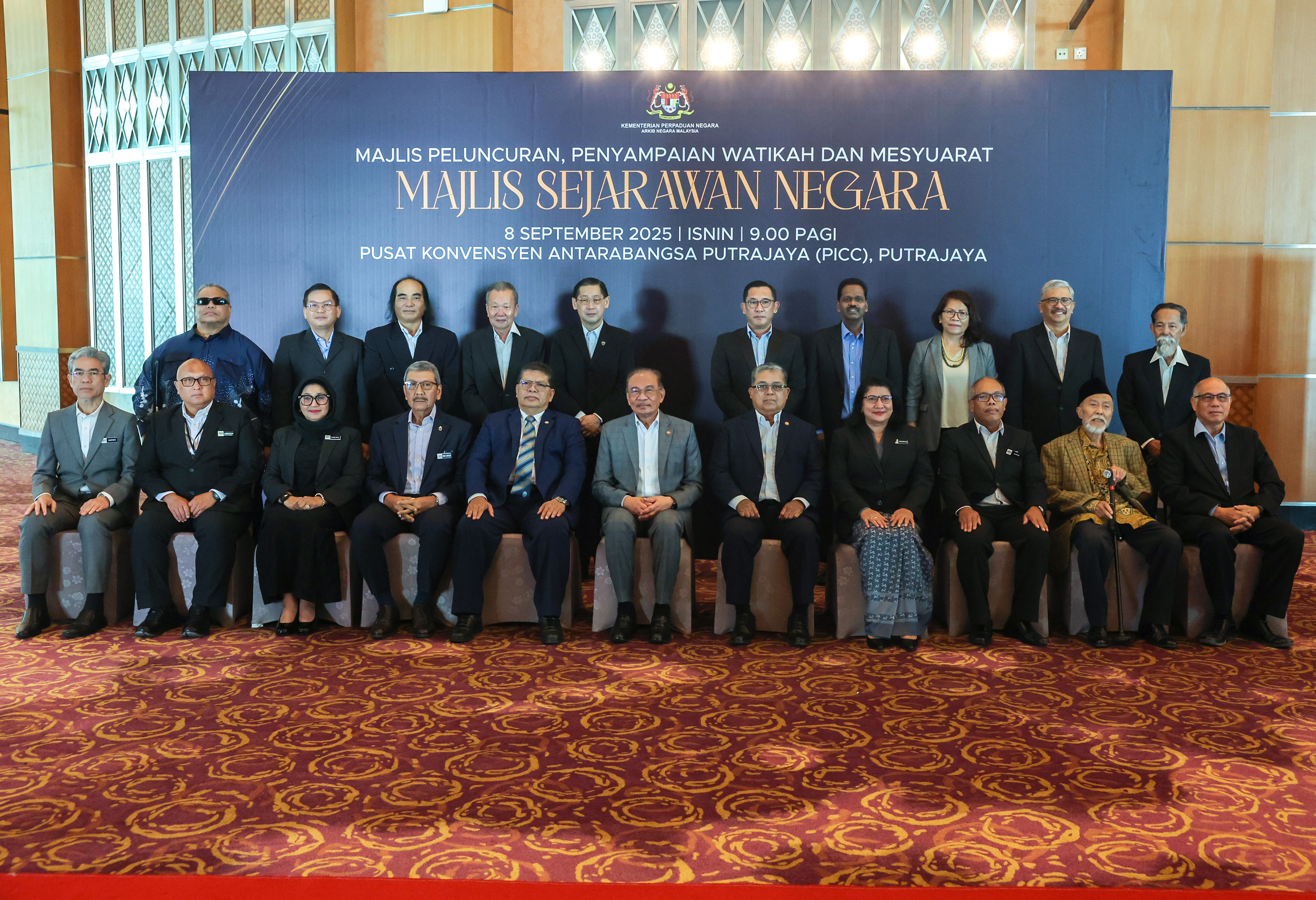PM: Perkukuh kefahaman sejarah, bina jati diri anak muda
