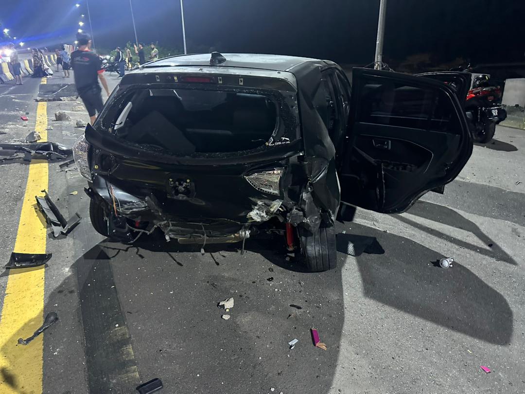 3车加叻大道午夜连环撞   一华裔少女惨死4无碍