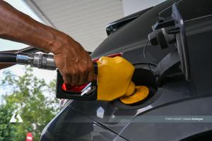 Unsubsidised RON95 costs RM2.60 per litre