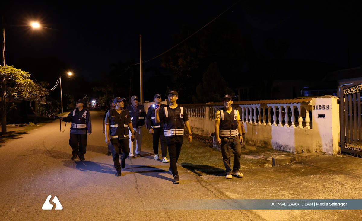 Volunteer patrols protect Sg Kantan peace