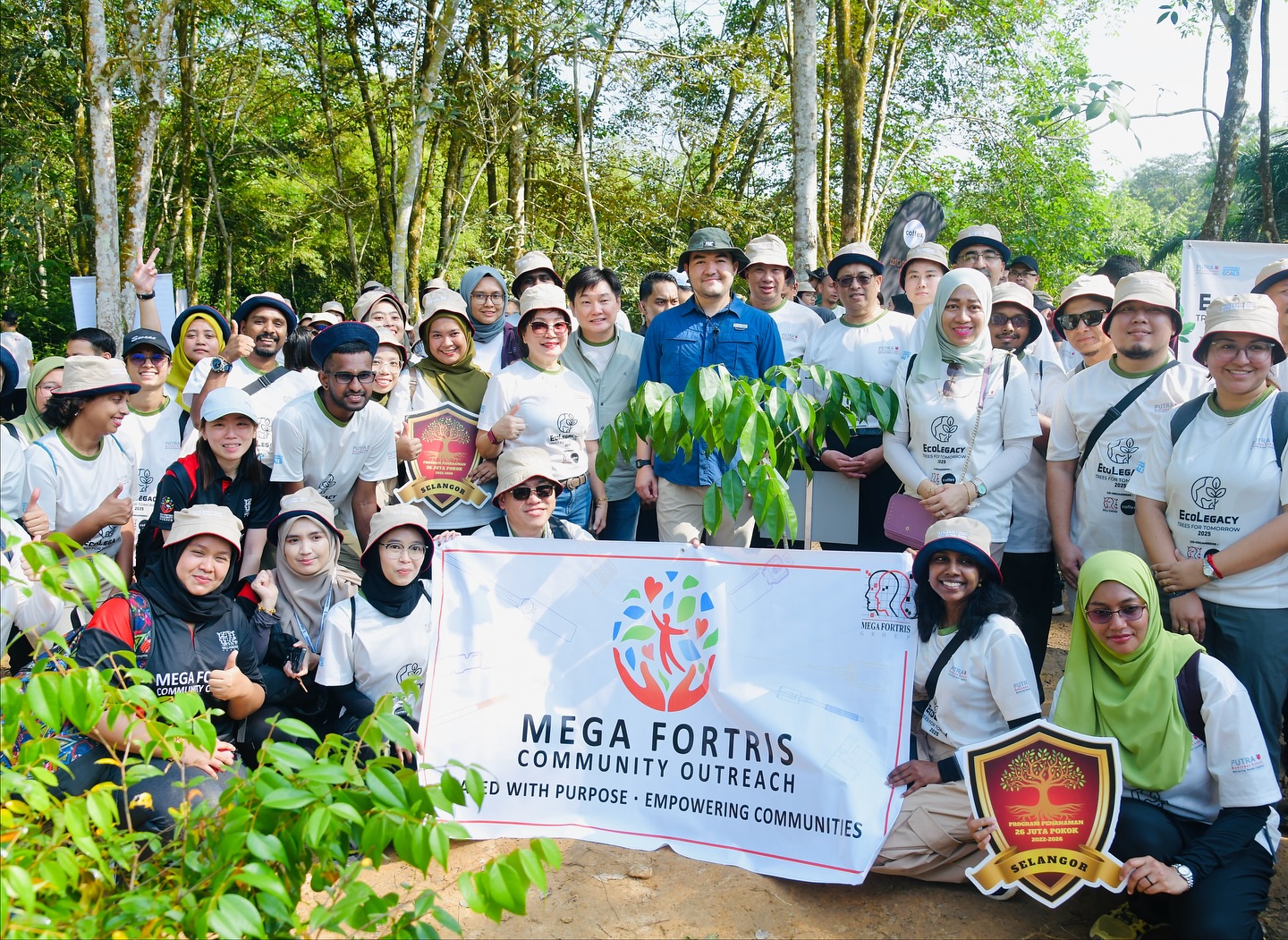 Raja Muda sertai program tanam pokok di Hutan Simpan Ayer Hitam