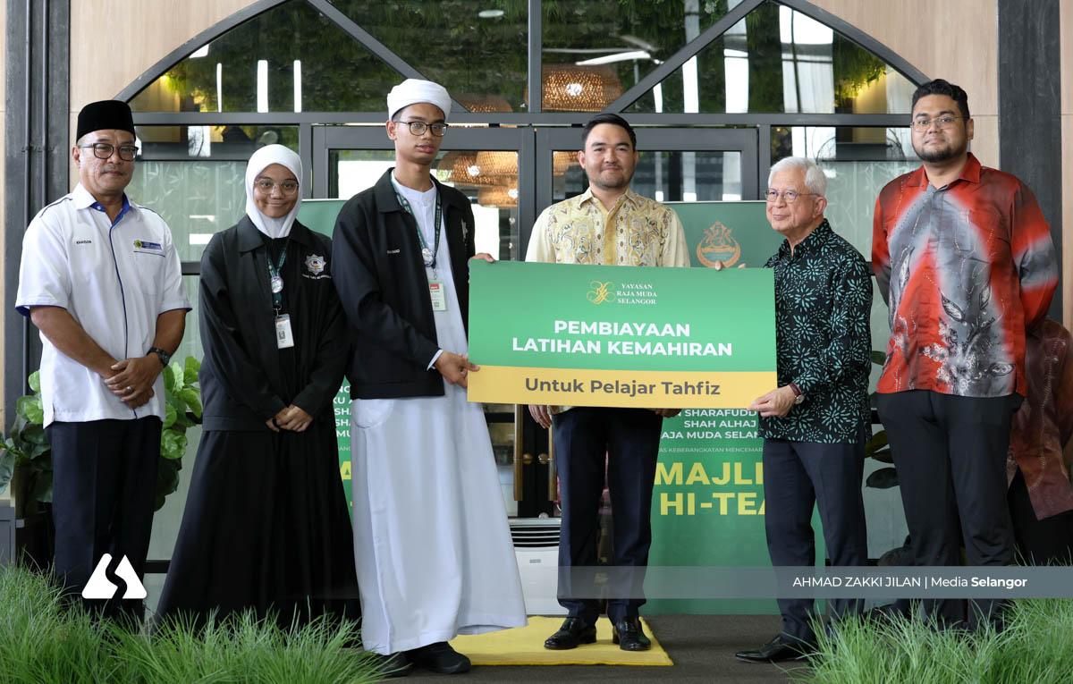 Raja Muda berkenan saksi bayaran zakat niaga RM6.12 juta 