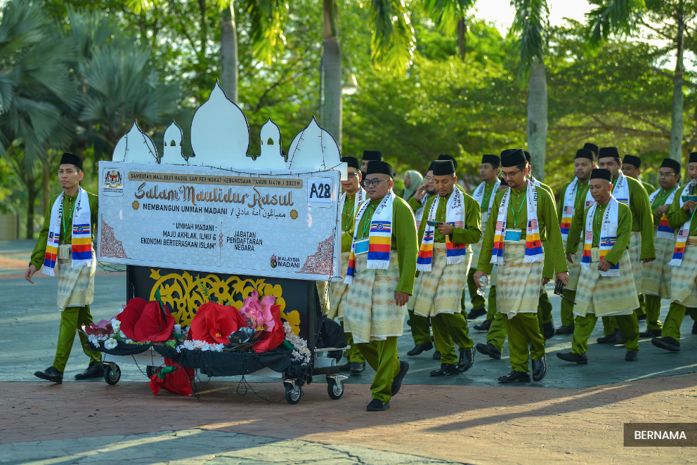 Perarakan, alunan selawat antara pengisian sambutan Maulidur Rasul 1447H/2025M