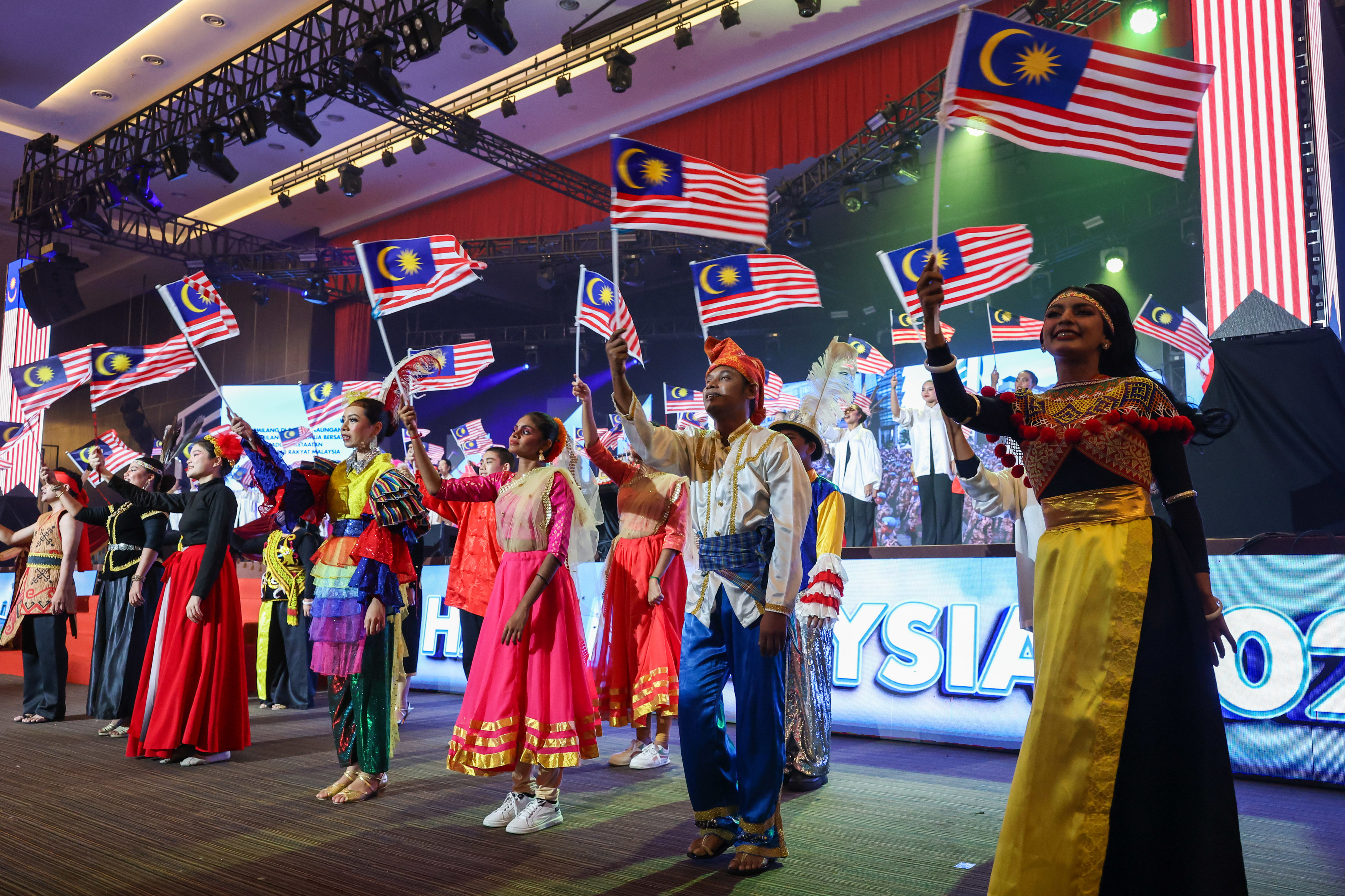 Ribuan rakyat pelbagai kaum raikan Hari Malaysia penuh gilang-gemilang di Butterworth