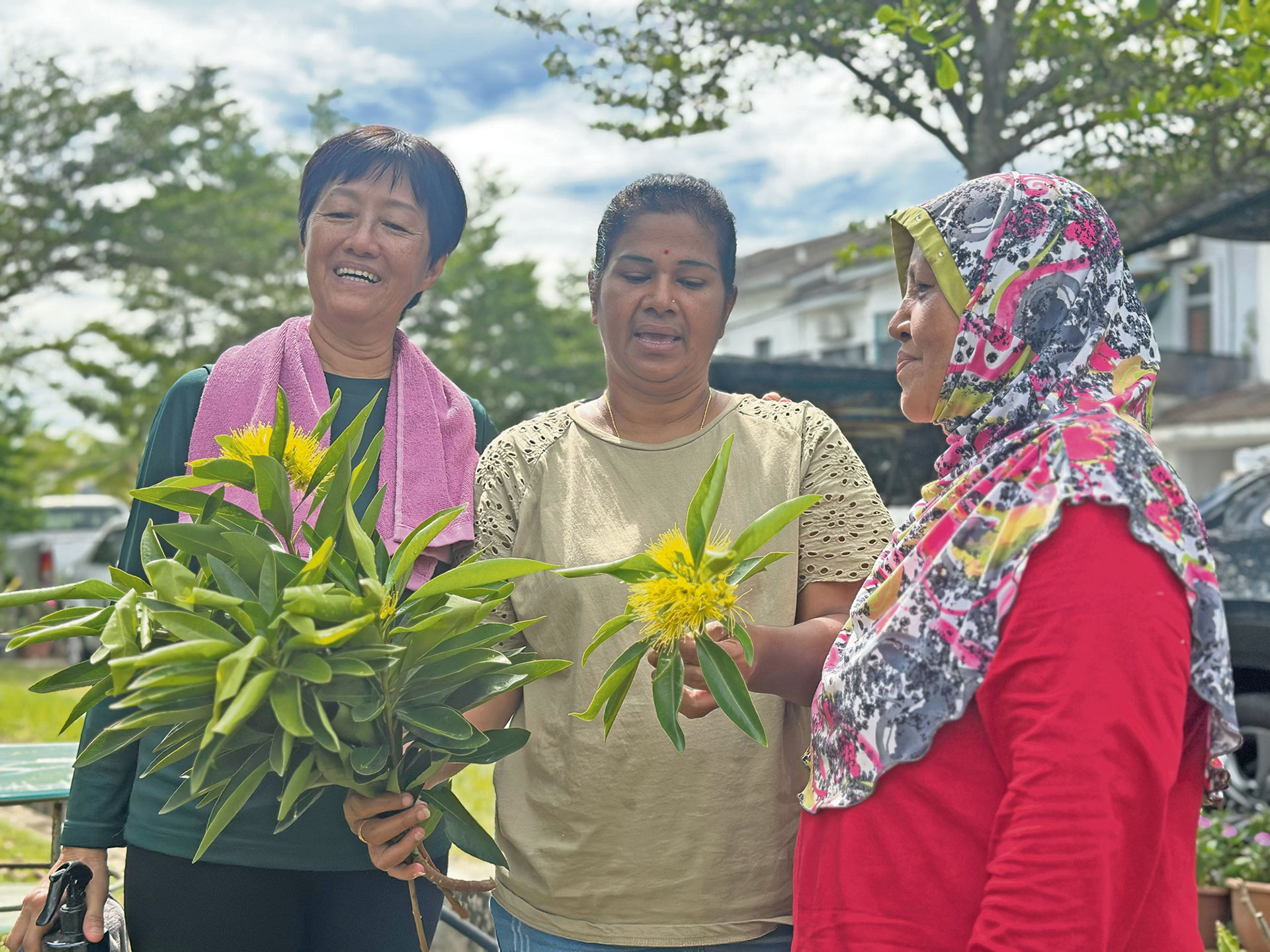 Kebun tuai kasih persahabatan tiga wanita beza bangsa