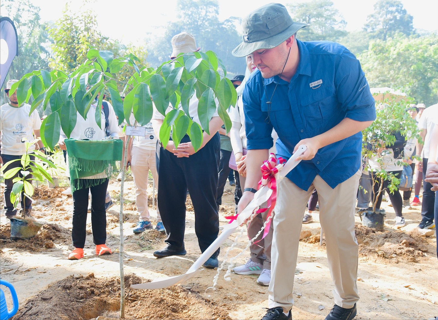 Raja Muda sertai program tanam pokok di Hutan Simpan Ayer Hitam