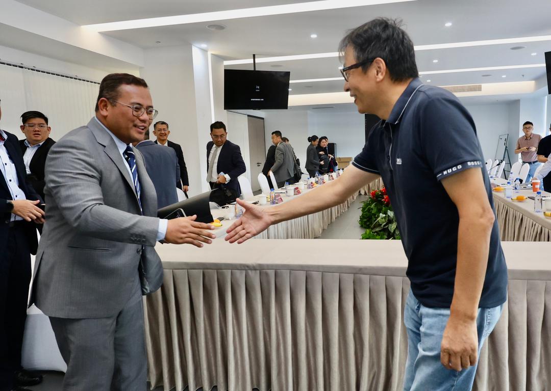 MB mulakan lawatan kerja sembilan hari ke China, teroka potensi kerjasama, meterai MoU