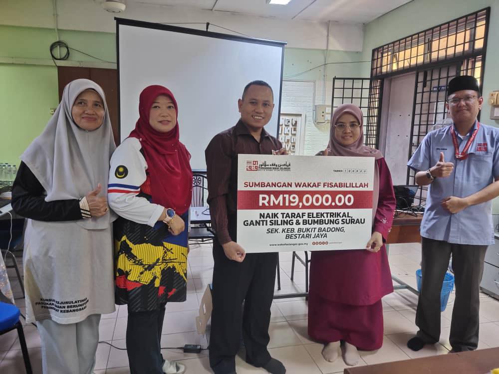 Wakaf Selangor salur RM69,000 naik taraf infrastruktur dua sekolah