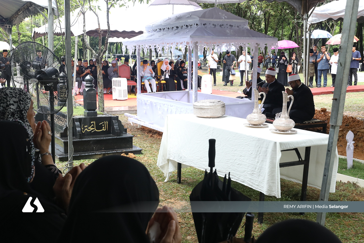 Jenazah bonda Tengku Permaisuri Selangor selamat dikebumikan di Makam Diraja