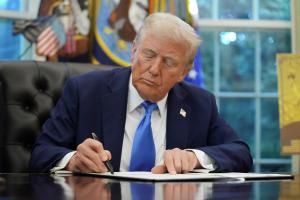 New US visa policy inspires mostly sour response from tech firms