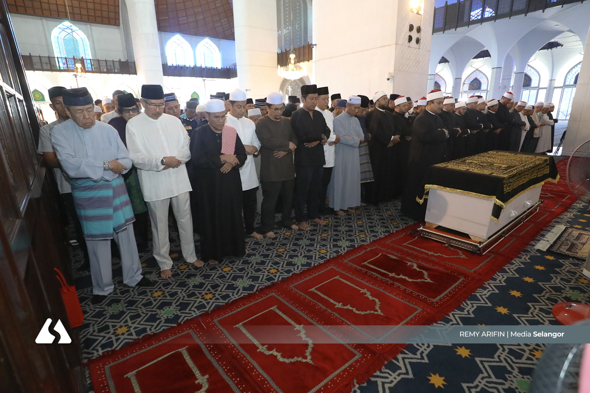 Jenazah bonda Tengku Permaisuri Selangor selamat dikebumikan di Makam Diraja