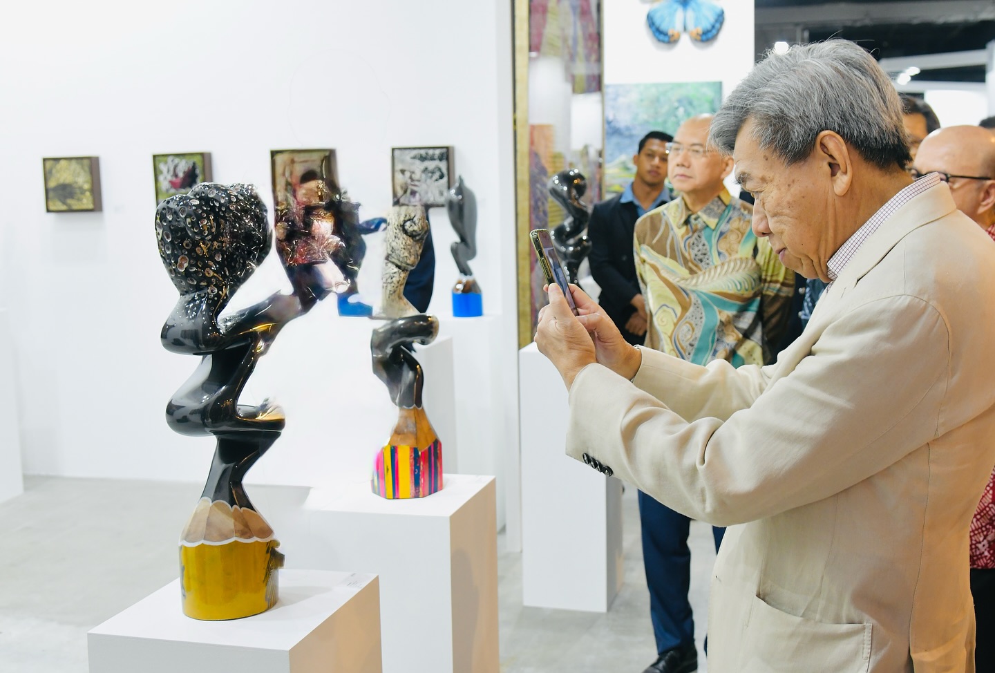 Sultan Selangor berkenan melawat Pameran Seni CIMB Artober Art & Soul 
