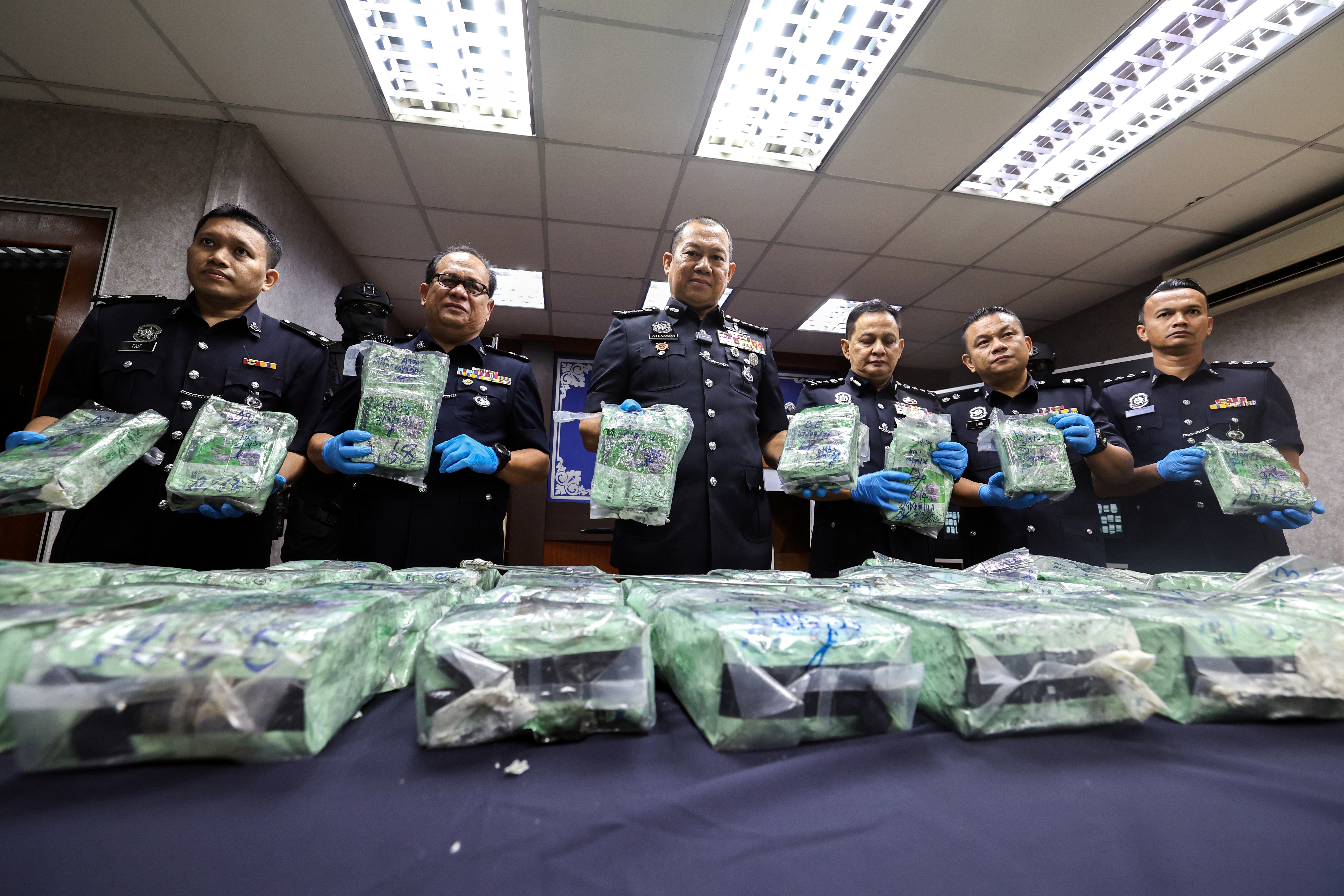 80 kilogram syabu bernilai RM2.6 juta dirampas, tiga individu ditahan