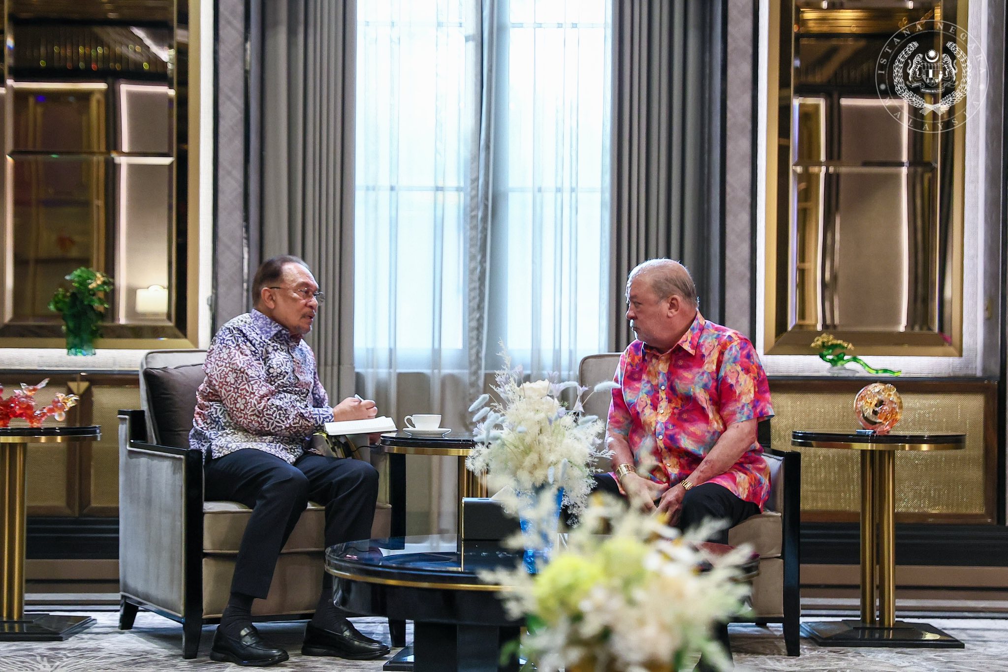 King grants Anwar audience for briefing on current issues