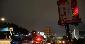 联邦大道现非法广告牌 八打灵市厅断电拆除